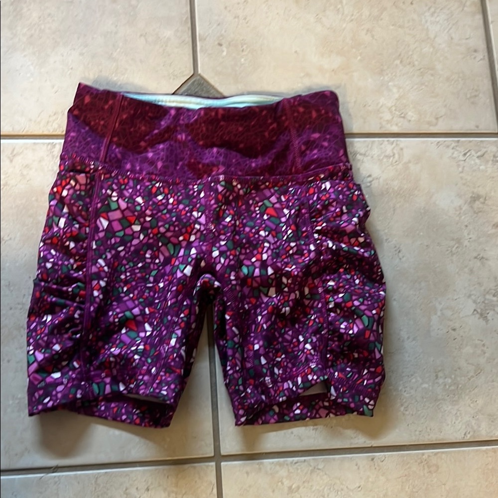 lululemon athletica Women's Mosaic Bike Shorts - Purple and Pink